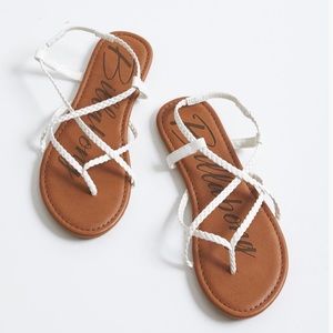 Billabong cross over sandals💛